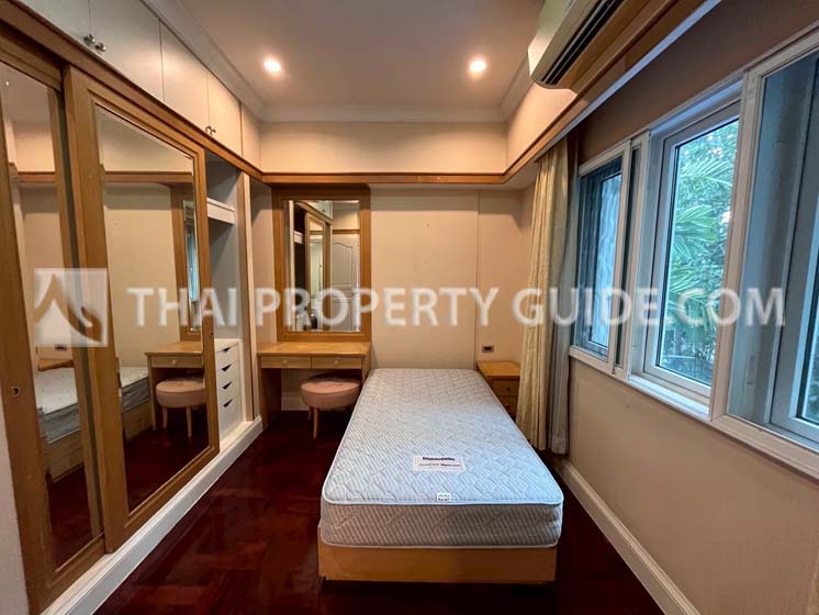 House with Shared Pool in Bangnatrad 